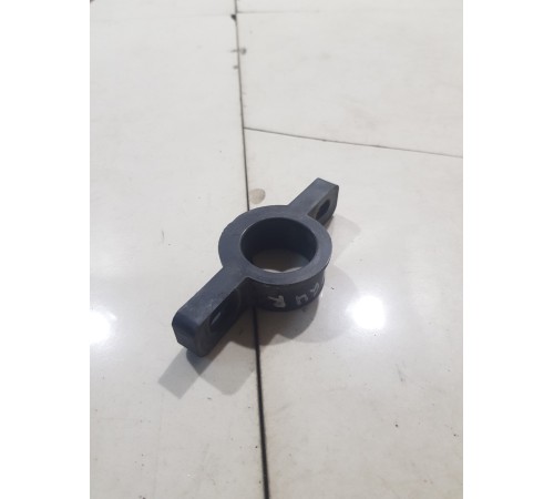 Кронштейн (крепление) основного радиатора правый