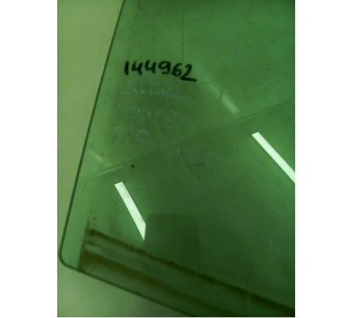 Стекло двери переднее правое (триплекс)