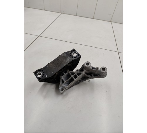 Опора двигателя правая