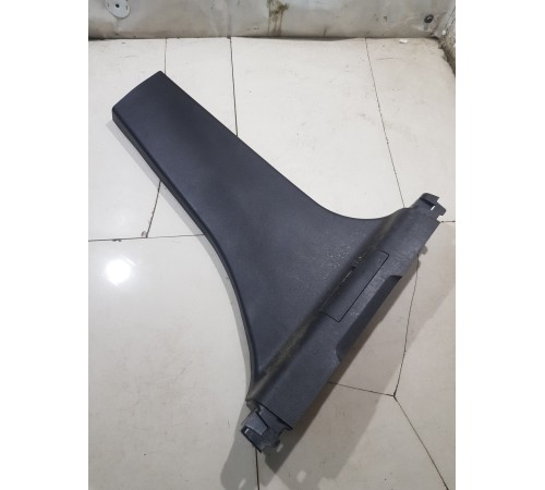 Обшивка центральной стойки правая нижняя