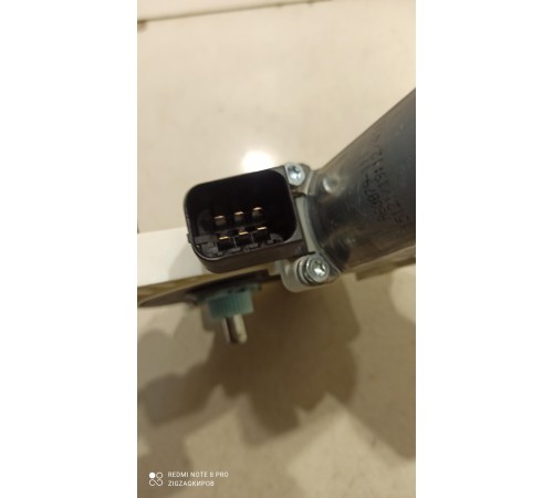 Моторчик стеклоподъемника двери левый