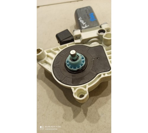 Моторчик стеклоподъемника двери левый