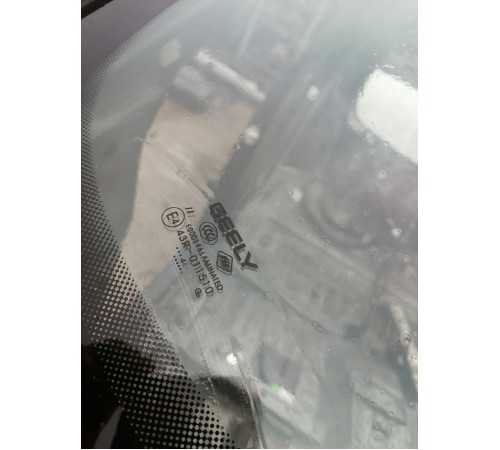 Стекло лобовое