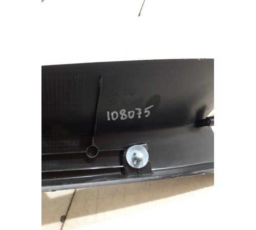 Накладка крышки багажника левая