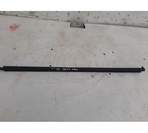 Уплотнитель стекла (задний левый наружный)