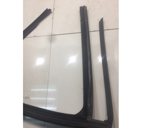 Уплотнитель стекла (задний, левый)