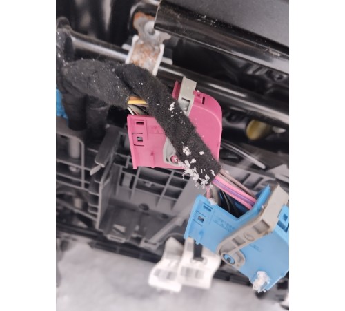 Сиденье (переднее, левое)