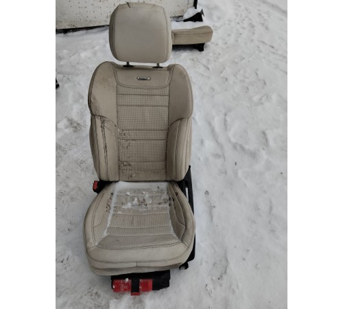 Сиденье (переднее, левое)