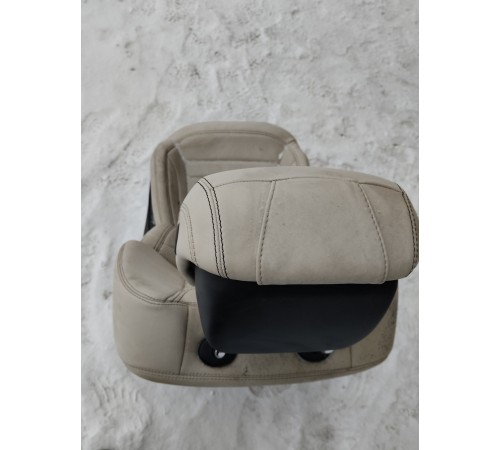 Сиденье (переднее, левое)