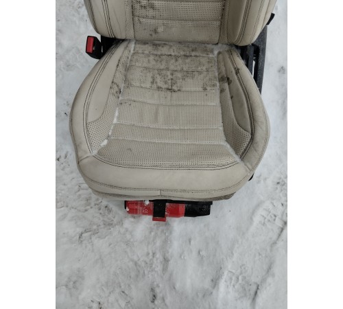 Сиденье (переднее, левое)