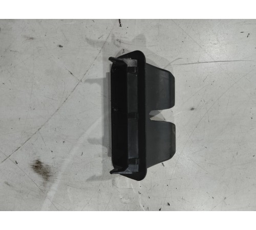 Накладка замка крышки багажника