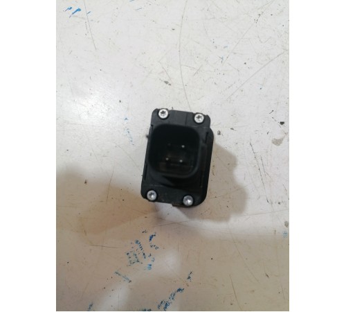 Кнопка закрывания крышки багажника