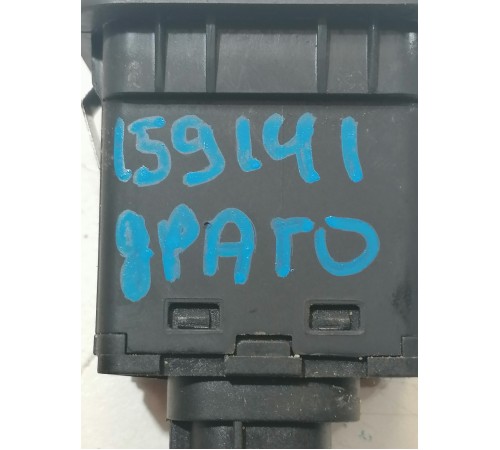 Кнопка закрывания крышки багажника