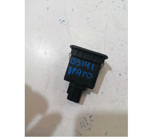 Кнопка закрывания крышки багажника