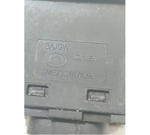 Кнопка закрывания крышки багажника