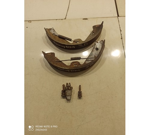 Тормозные колодки(задние правые)