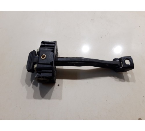 Ограничитель двери(передний правый)