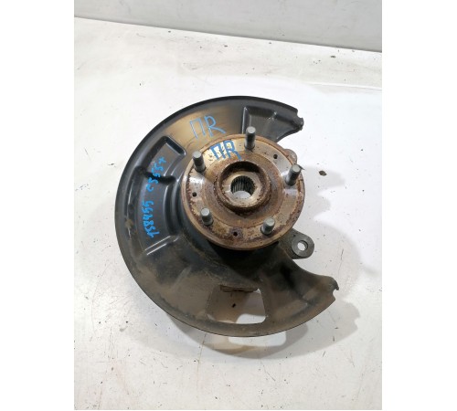 Кулак поворотный передний правый