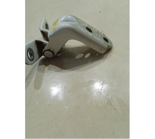 Петля двери(передняя правая верхняя)