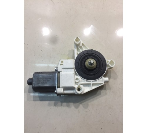 Моторчик стеклоподъемника (передний, правый)