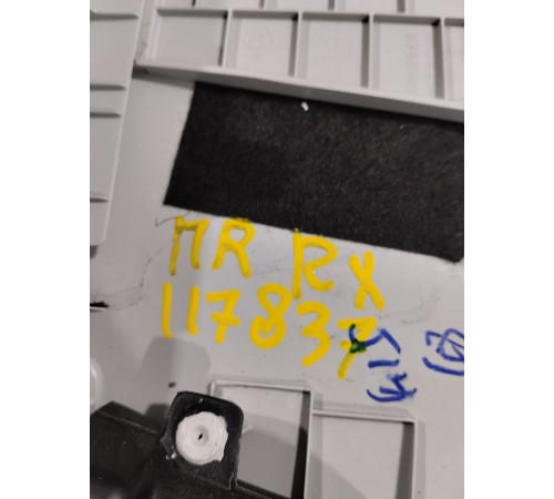 Обшивка центральной стойки правая верхняя