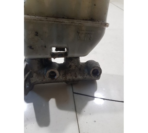 Главный тормозной цилиндр с бачком