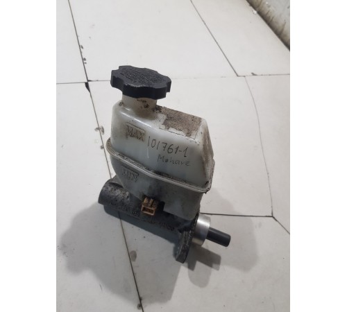 Главный тормозной цилиндр с бачком