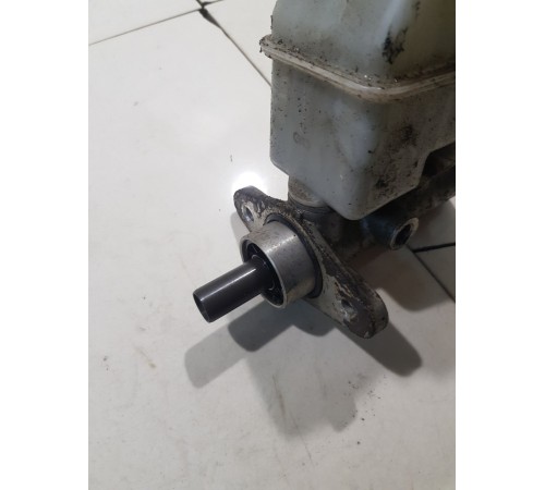 Главный тормозной цилиндр с бачком