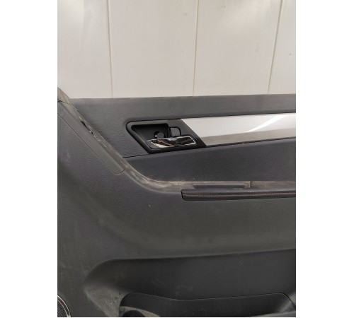 Обшивка двери передняя правая