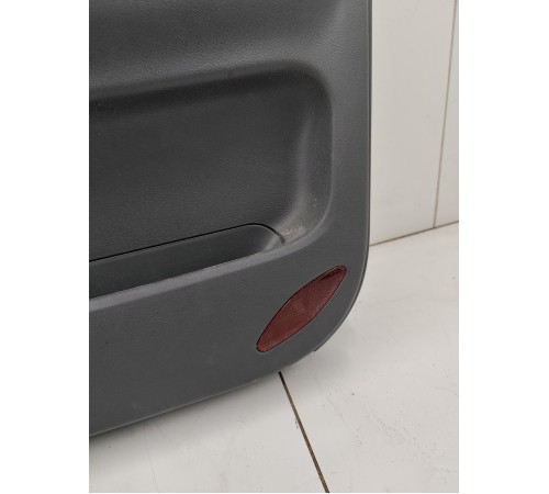 Обшивка двери передняя правая