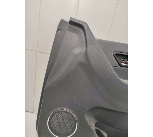 Обшивка двери передняя правая