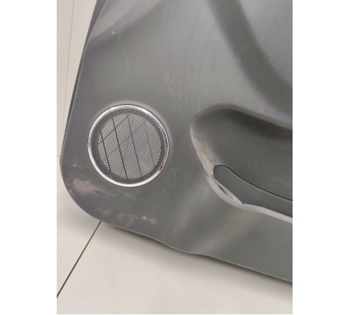 Обшивка двери передняя правая