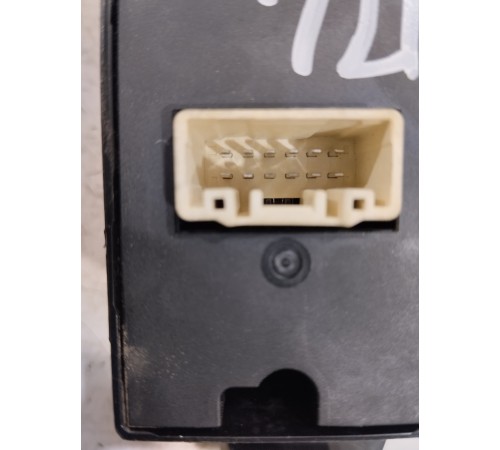 Блок кнопок управления стеклоподъёмниками передний левый