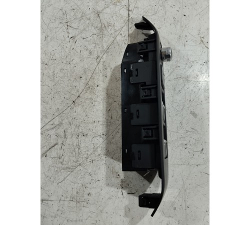 Блок кнопок управления стеклоподъёмниками передний левый