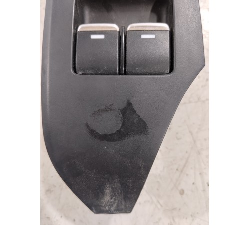 Блок кнопок управления стеклоподъёмниками передний левый