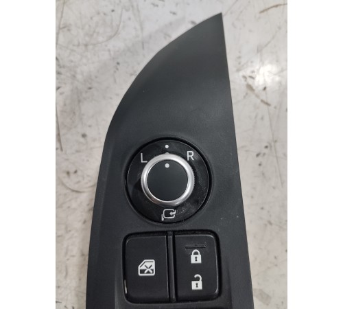 Блок кнопок управления стеклоподъёмниками передний левый