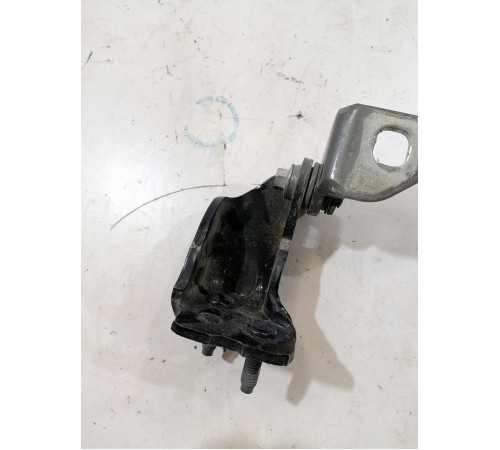 Петля двери задняя правая верхняя