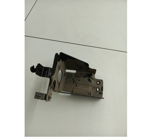 Кронштейн лонжерона передний левый