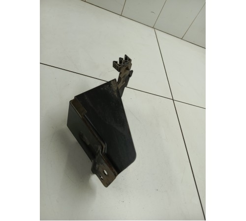 Кронштейн лонжерона передний левый