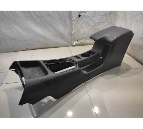 Центральная консоль с подлокотником