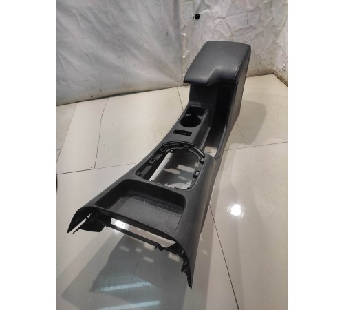 Центральная консоль с подлокотником