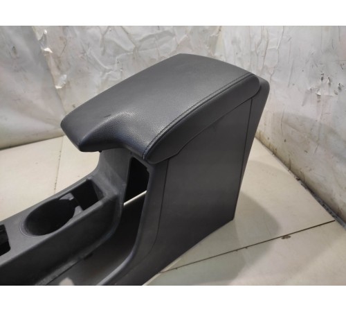 Центральная консоль с подлокотником