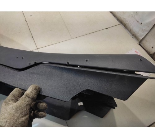 Центральная консоль с подлокотником