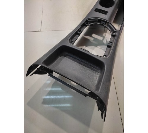 Центральная консоль с подлокотником