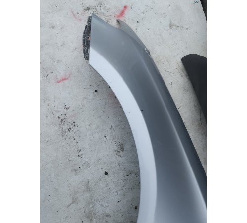 Крыло переднее левое