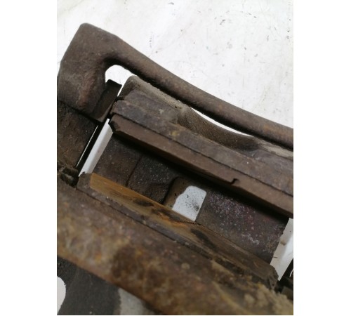 Тормозной суппорт передний левый