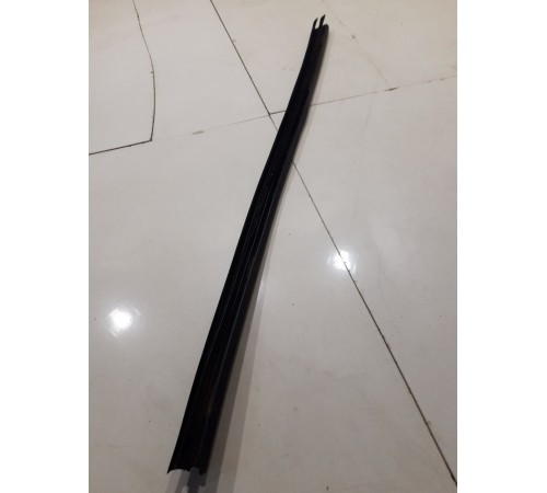 Уплотнитель стекла (задний правый внутренний)