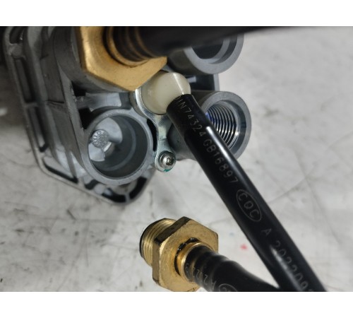 Клапан ручного тормоза прицепа