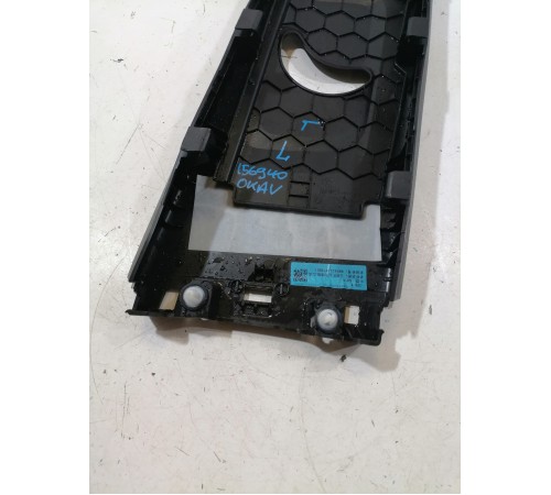 Обшивка центральной стойки левая верхняя