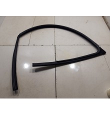 Уплотнитель стекла (передний, правый)